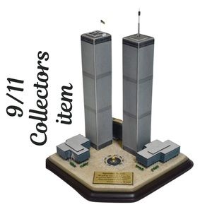 Vintage Danbury Mint Twin Towers Commemorative Sculpture World Trade Center